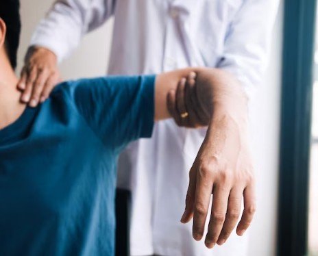 How Does Physiotherapy Help in Recovering from a Frozen Shoulder?