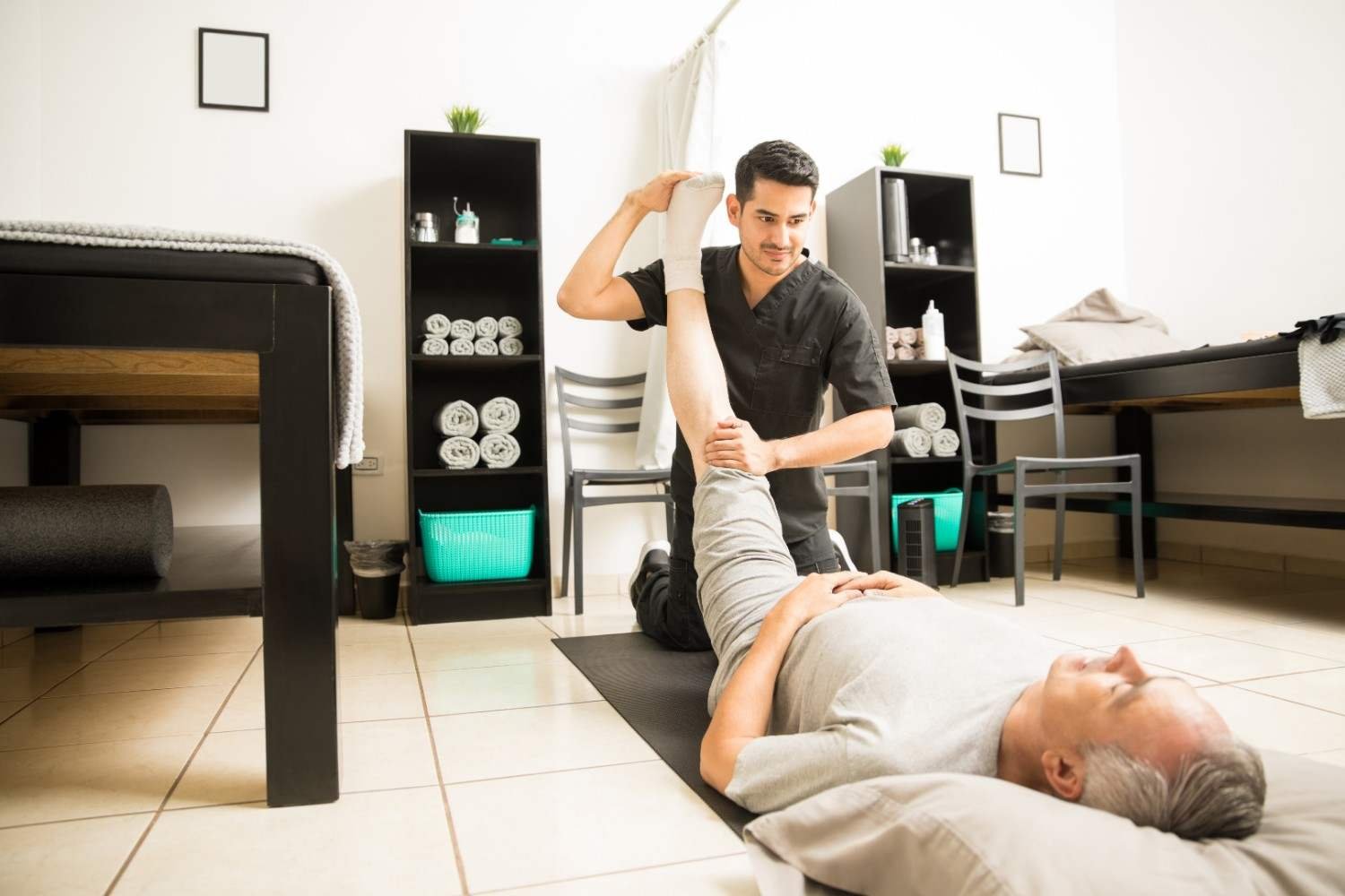 What Conditions Can Be Treated at the Best Physiotherapy Clinic in Gurugram?