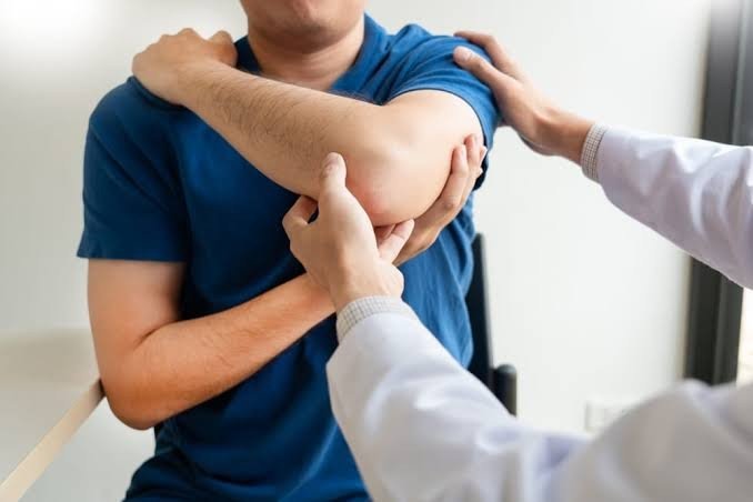 How Can Shoulder Pain Physiotherapy in Gurugram Help Reduce Pain and Improve Shoulder Movement?